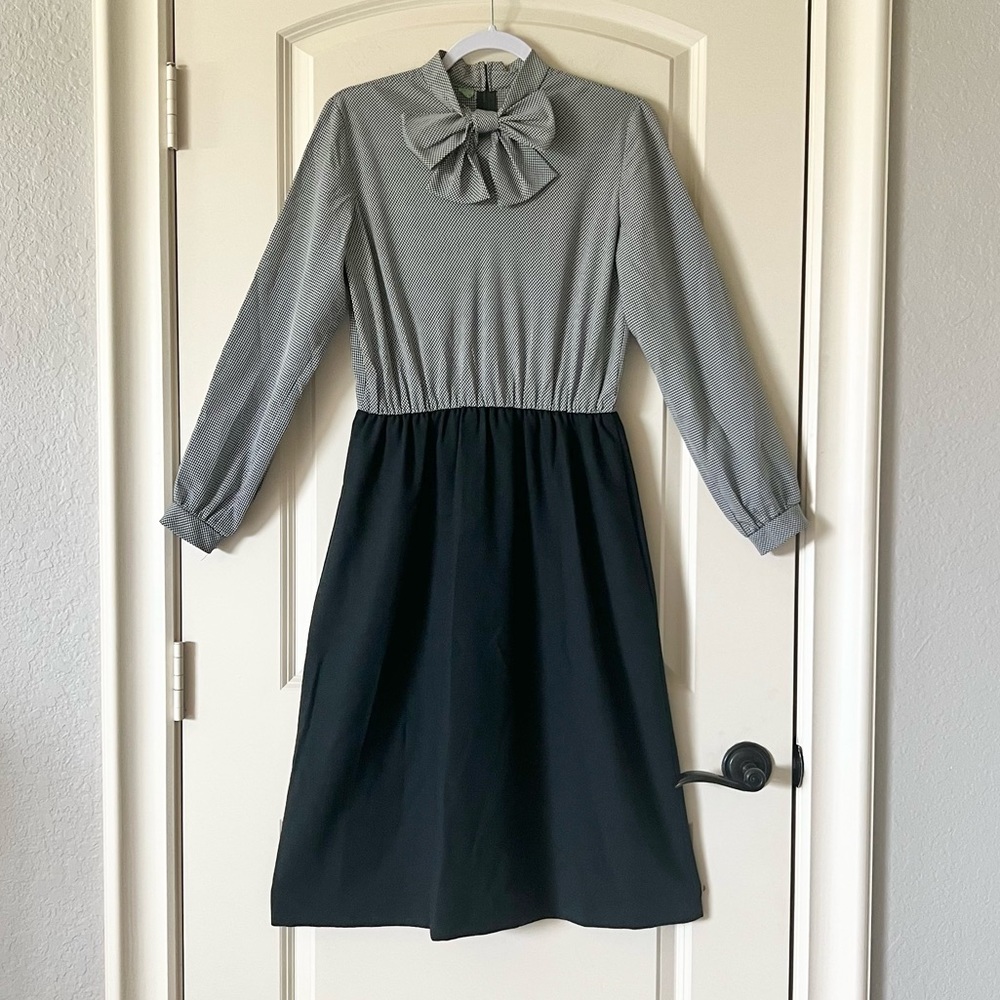 Vintage two tone Black and White long sleeve dress with bow neck and black skirt